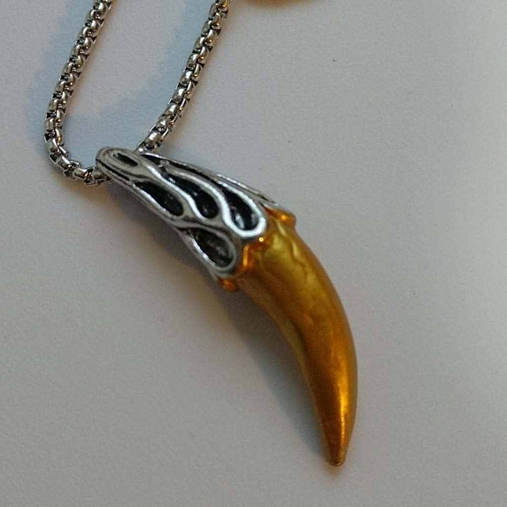 New Stainless Wolf Tooth pendant with Chain - Picture 4 of 14